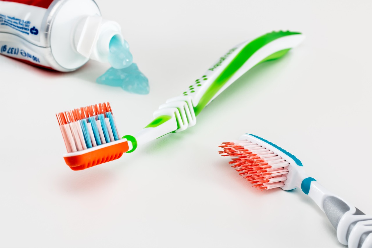 Eltern und Kind beim Zahnarzt